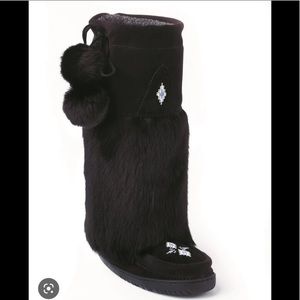 MANITOBA MUKLUKS. Authentic Canadian made.Cowhide leather and rabbit fur.